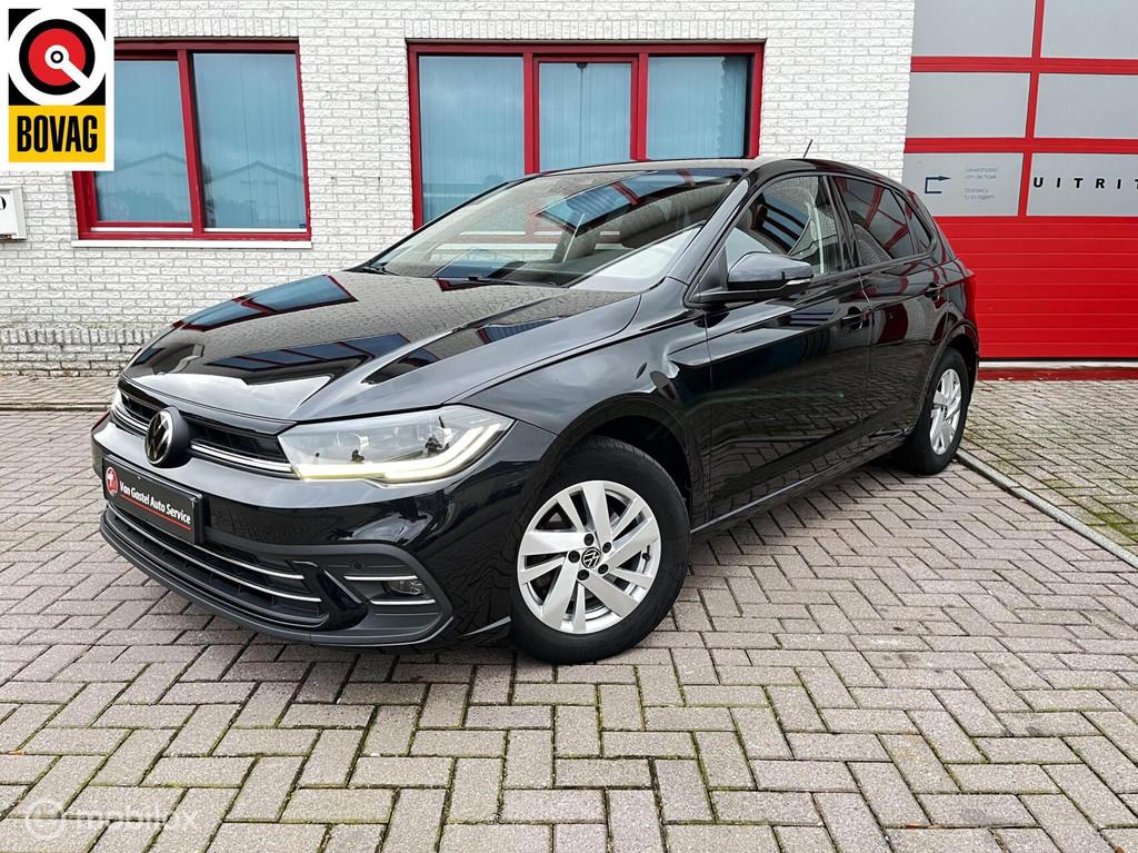 Volkswagen Polo 1.0 TSI AUTOMAAT/NAVI/CRUISE/PDC, Gebruikt, Zwart, 95 pk, Zwart