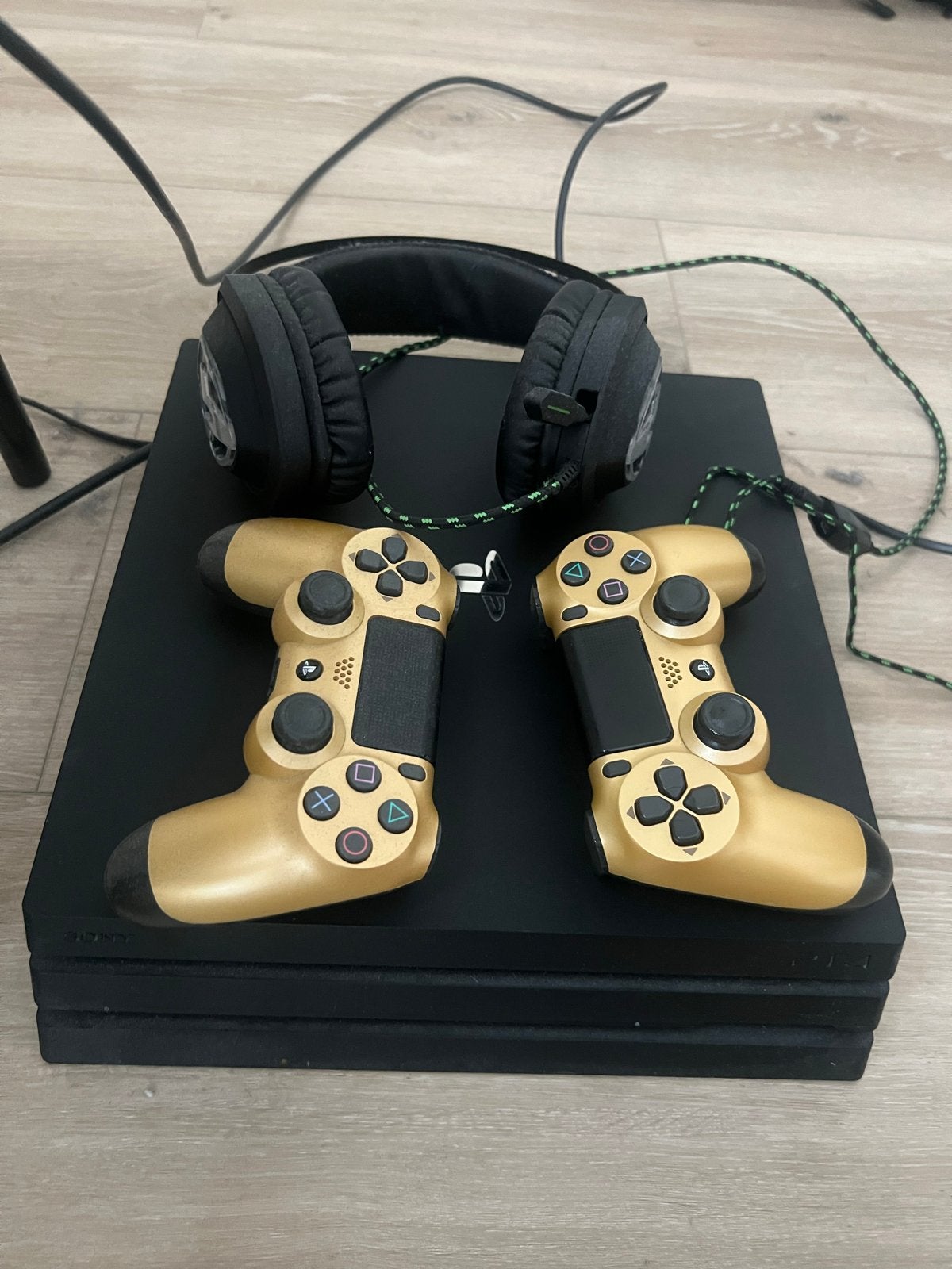 PS4 Pro 1TB met 2 controllers, Spelcomputers en Games, Spelcomputers | Sony PlayStation 4, Ophalen, Met 2 controllers, Pro, Gebruikt