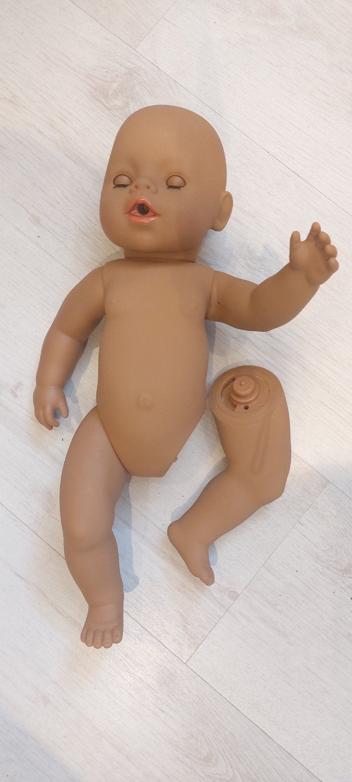 Babyborn pop Eva - nieuw, been schiet los (voor onderdelen), Zapf Creation, Nieuw, Ophalen of Verzenden, Mönchrödener Str. 13, 96472 Rödental, Duitsland