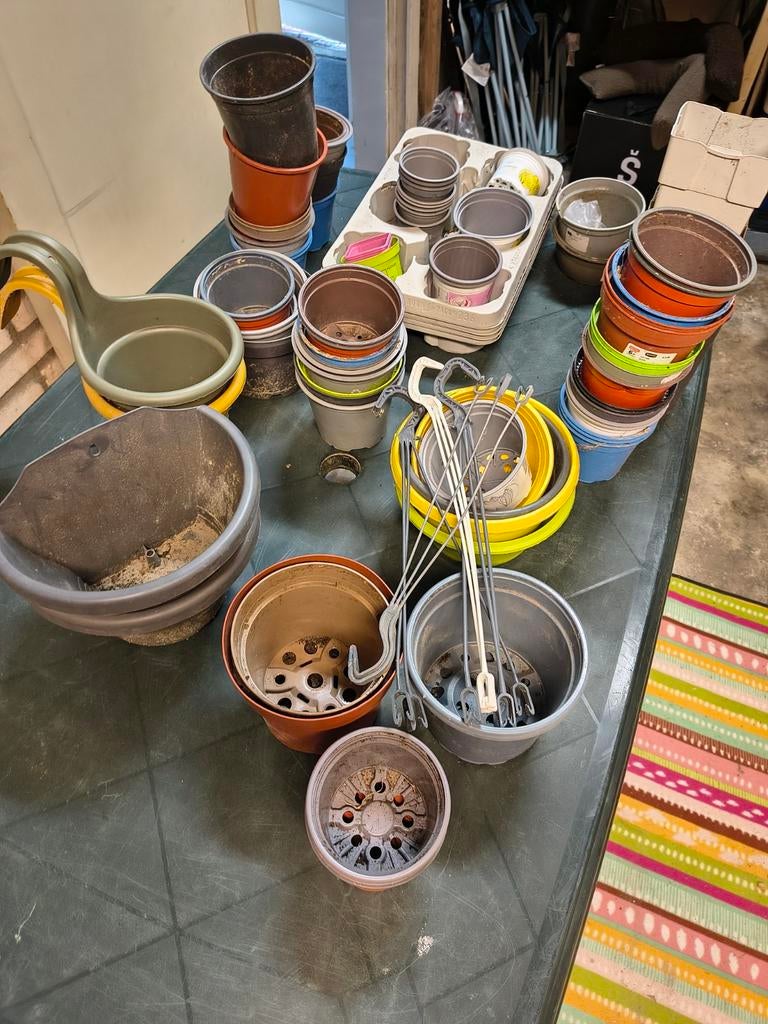Gratis veel plantenpotjes, Ophalen, Kunststof, Gebruikt, Rond