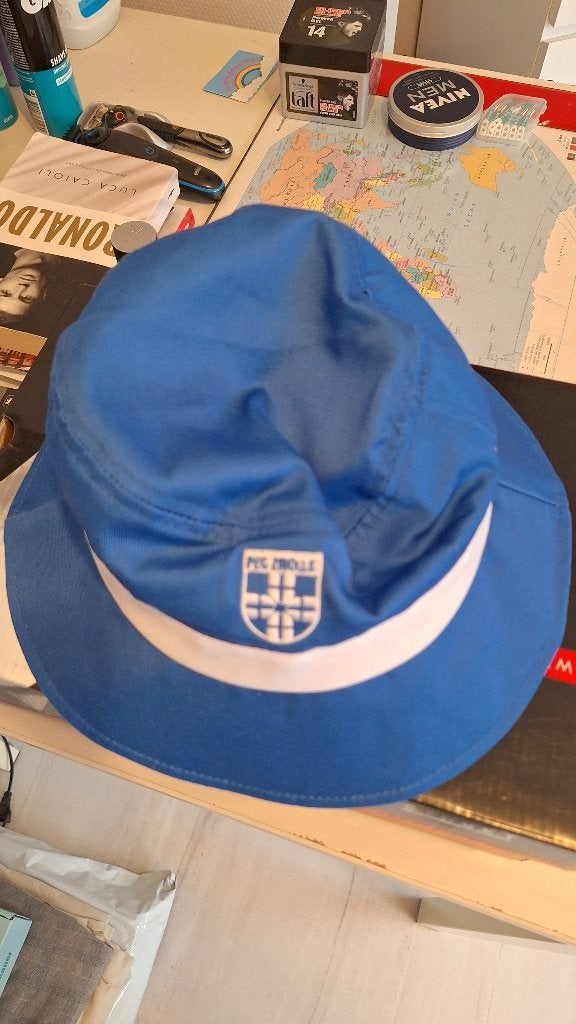 PEC Zwolle hoed te koop!, Ophalen of Verzenden, Zo goed als nieuw, Overige binnenlandse clubs, Pet of Muts