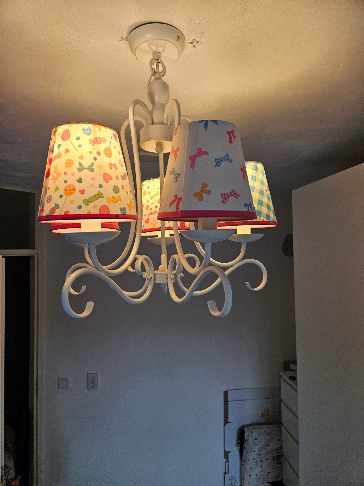 Leuke kroonluchter voor kinderkamer, Huis en Inrichting, Ophalen of Verzenden, Gebruikt, Metaal, Kinderlijk, Speels