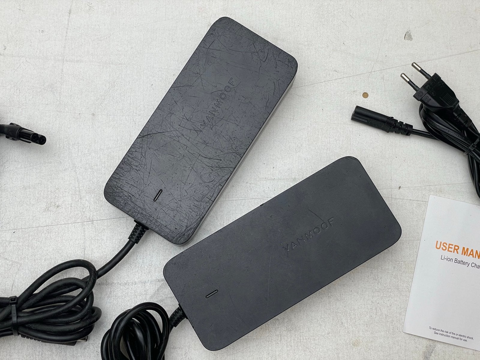 Foto 6 van 2x VanMoof Electrified S3 & X3 Li-ion Batterij Opladers