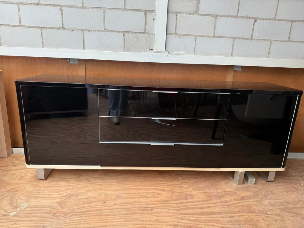Dressoir kleur zwart lak luxe en als nieuw, Ophalen, Zo goed als nieuw