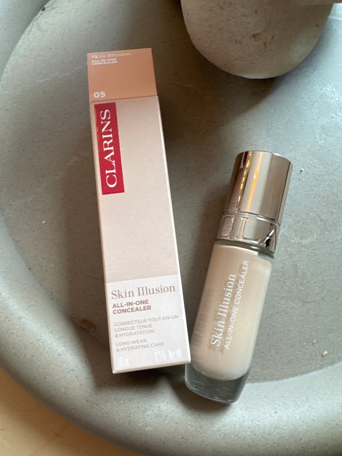 Clarins Skin Illusion All-in-One Concealer - 05, Gehele gezicht, Beige, Nieuw, Ophalen of Verzenden