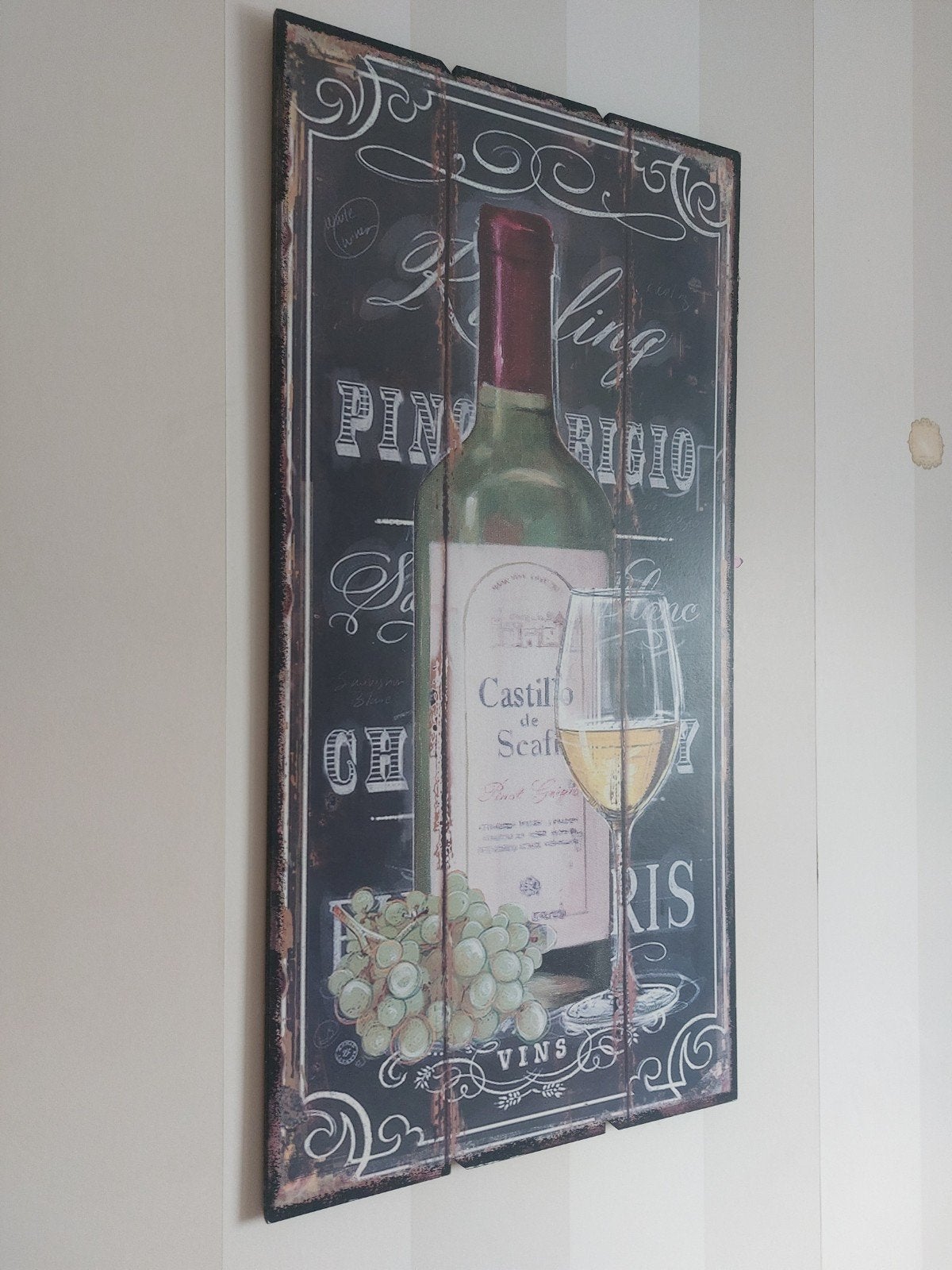 Wijnfles en glas op houten paneel decoratie, Ophalen, Gebruikt, 50 tot 75 cm, Overige typen
