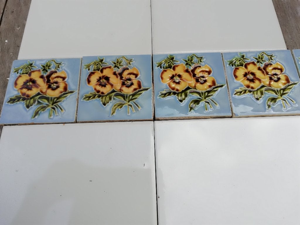 235 jugendstil wandtegels 7,5x7,5cm viooltjes in relief
