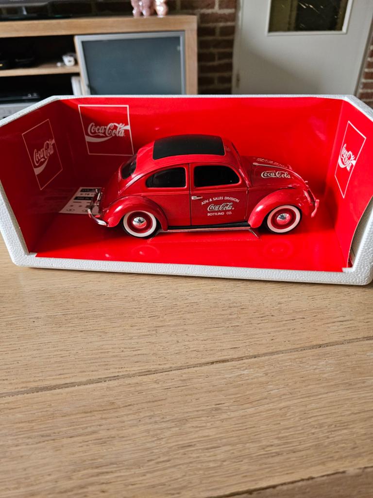 TE KOOP MOOIE COCA COLA VW COCCINELLE BERLINE SCHAAL1:17, Ophalen of Verzenden, Zo goed als nieuw, Auto, Overige merken