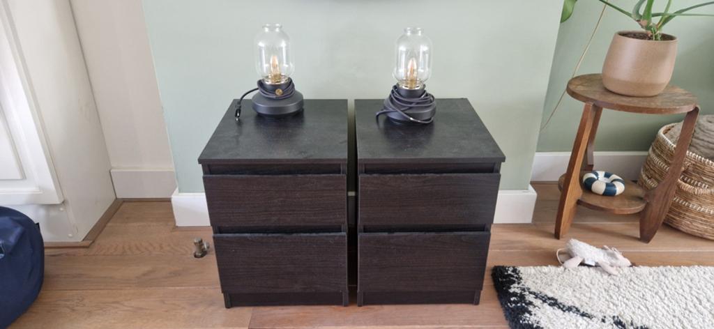 2x nachtkastje JYSK met dimbare lamp, Ophalen of Verzenden, Gebruikt, Minder dan 45 cm
