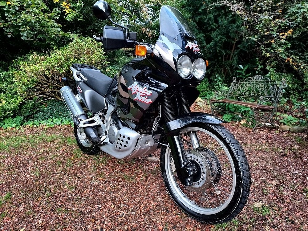 Honda XRV 750 Africa Twin Bj`1997 Zwart MAAR 49 Dkm Z.G.O.H., 750 cc, 2 cilinders, Occasion, Motorrijbewijs A