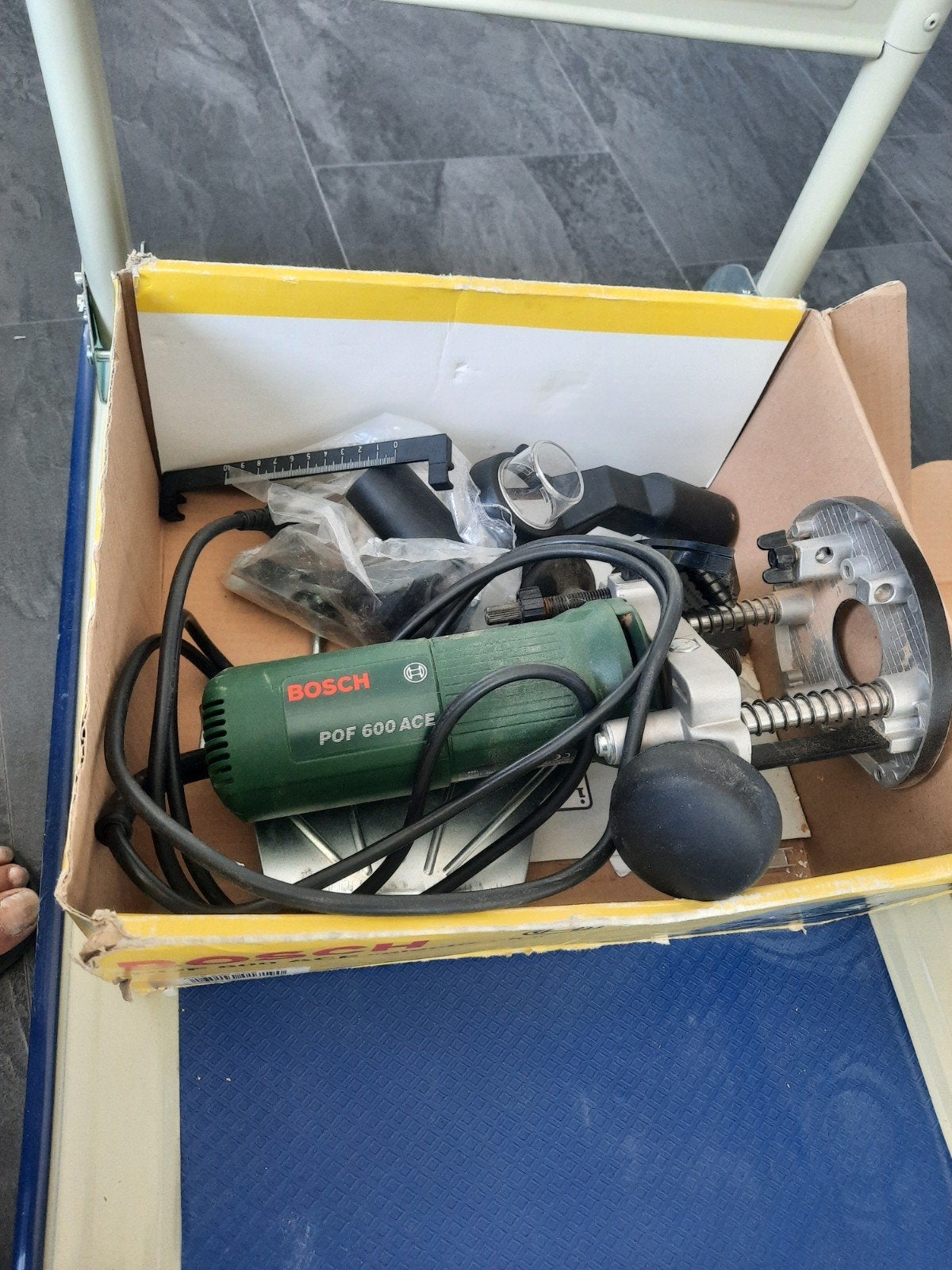 Bosch POF 600 ACE Bovenfrees - Zo goed als nieuw, Ophalen of Verzenden, Zo goed als nieuw, Bovenfrees, Bosch