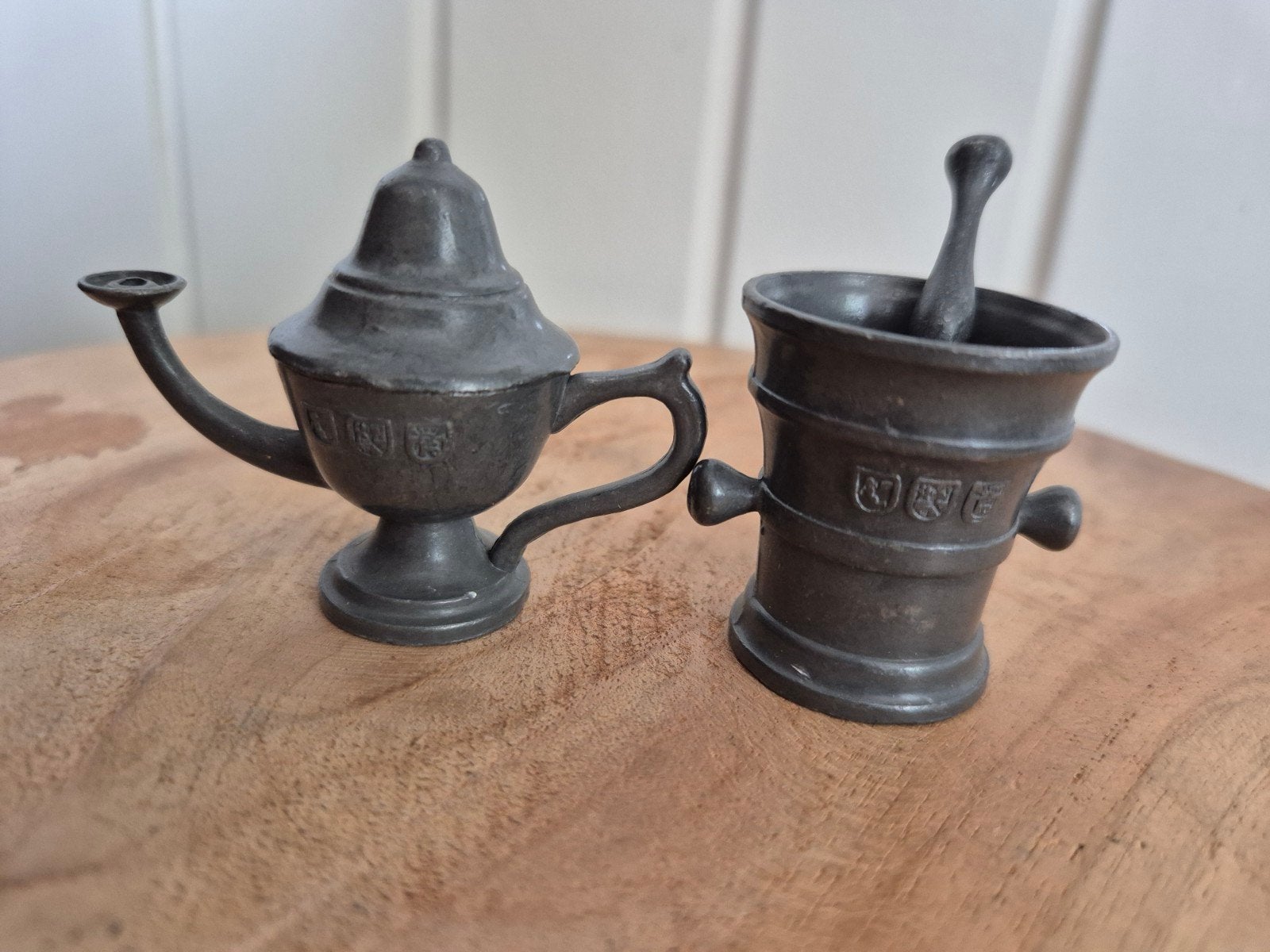 Antieke tinnen miniatuur olielamp en vijzel miniatuur, Antiek en Kunst, Antiek | Overige Antiek, Ophalen of Verzenden