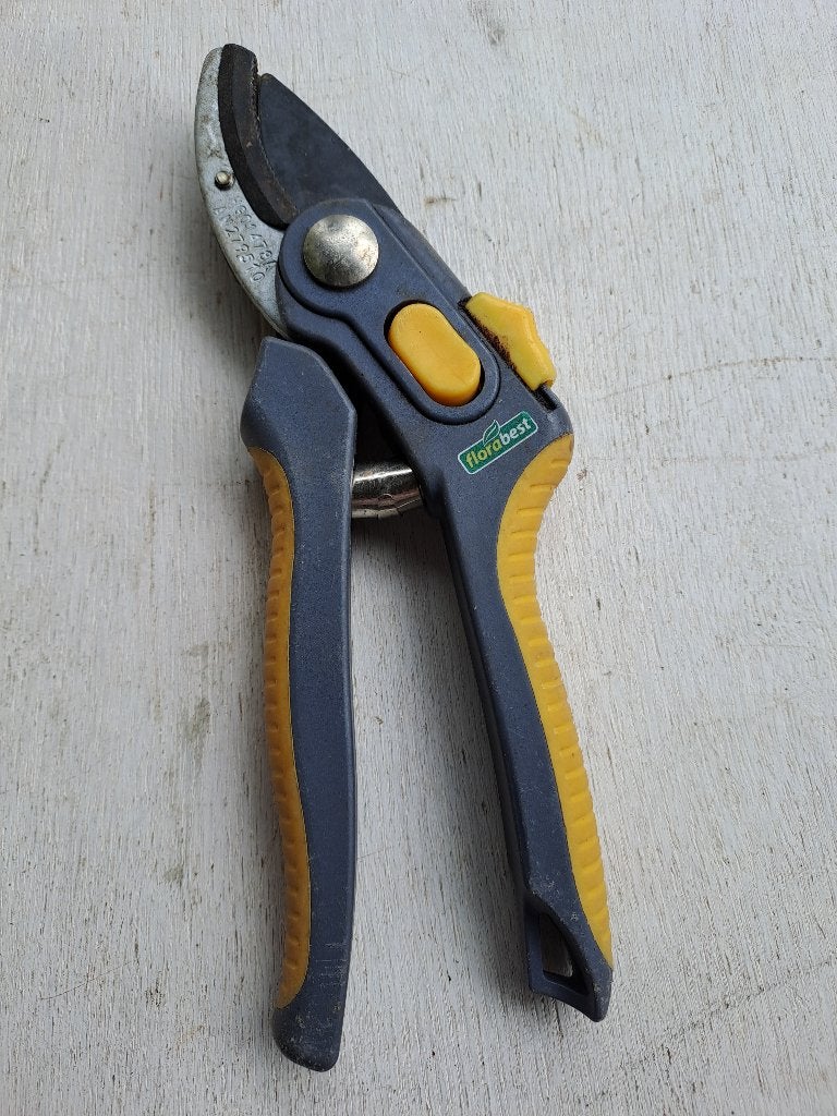 te koop div tuin gereedschap  en tuin slangen, Ophalen of Verzenden, Zo goed als nieuw, Overige soorten