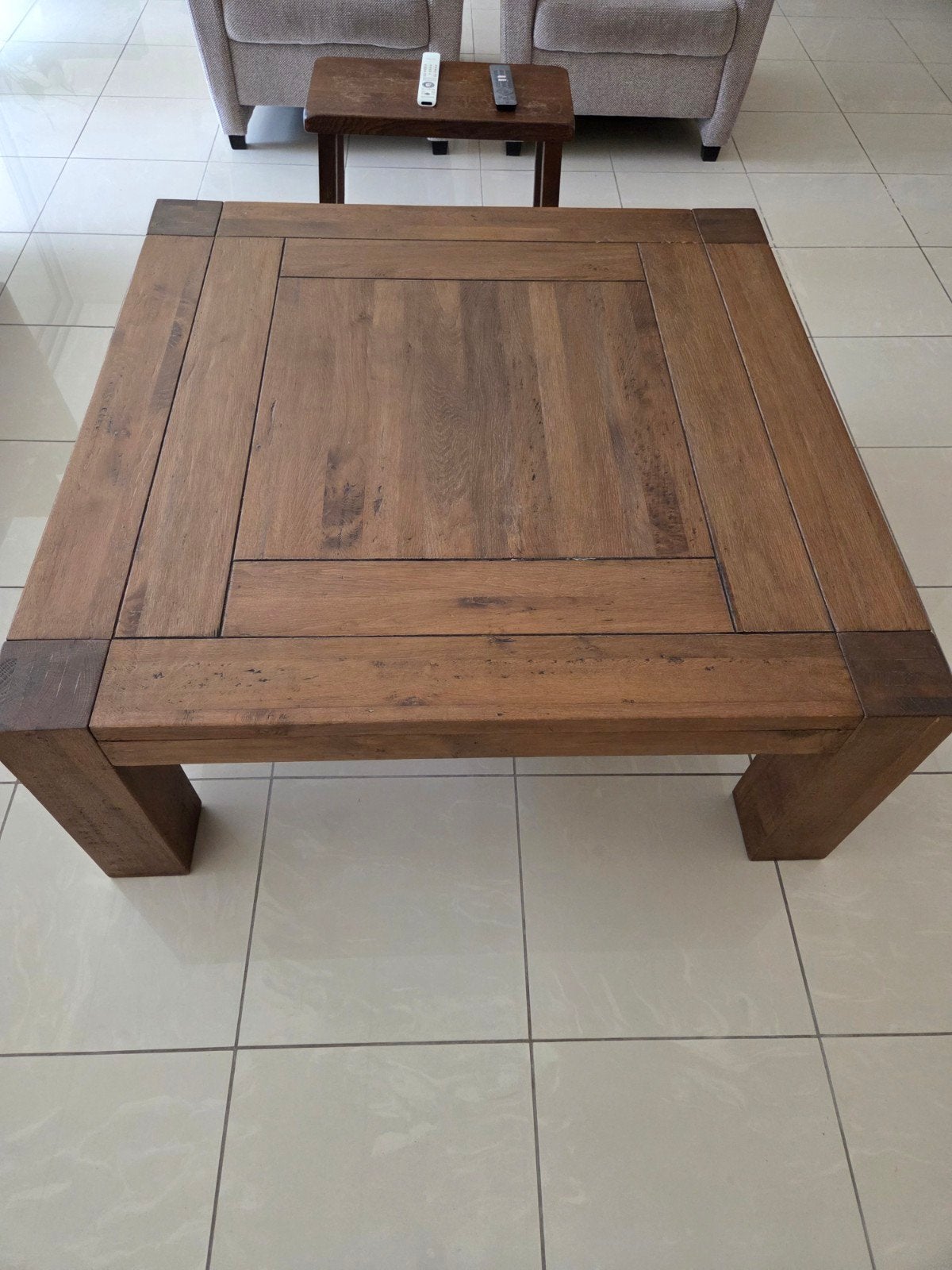 Robuuste vierkante salontafel van eikenhout, Ophalen, 50 tot 100 cm, 50 tot 100 cm, Eikenhout