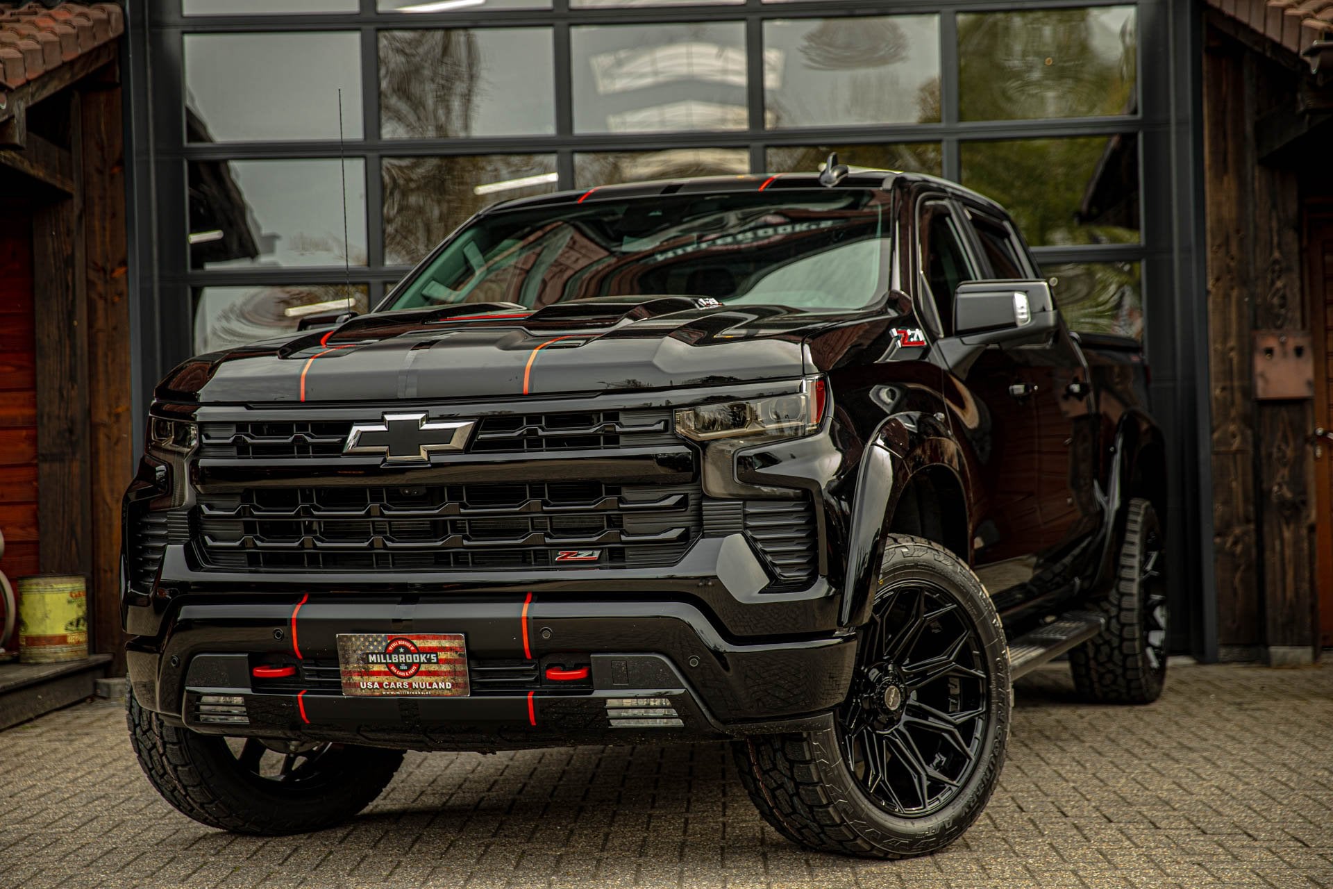 Chevrolet Silverado Z71 Trailboss widebody LPG Bedcover in k, Auto's, Automaat, Automatische klimaatregeling, 8 cilinders, 4 stoelen