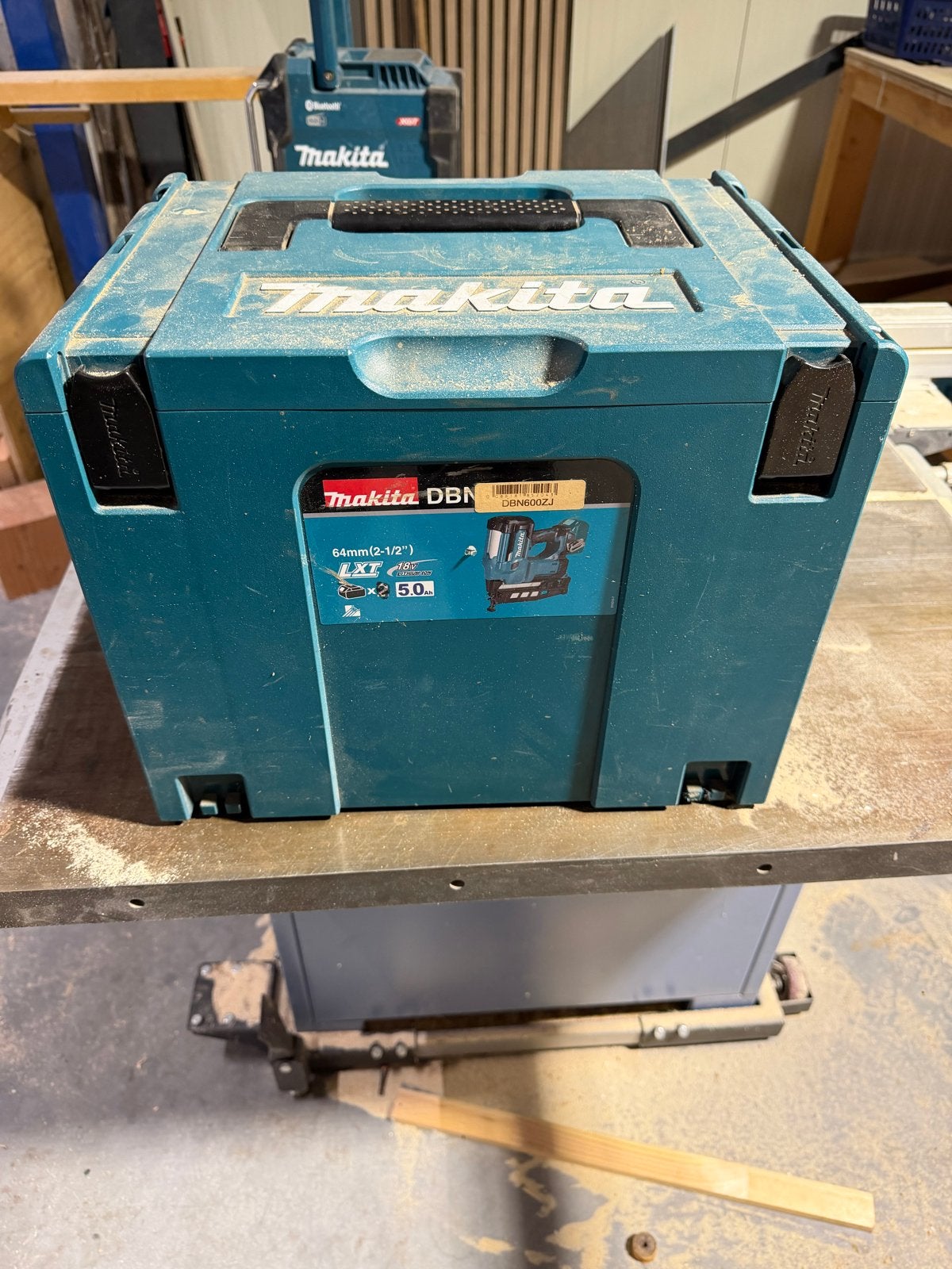 Makita DBN600 Accu tacker in koffer, Ophalen of Verzenden, Gebruikt, Tacker/nietmachine, Makita