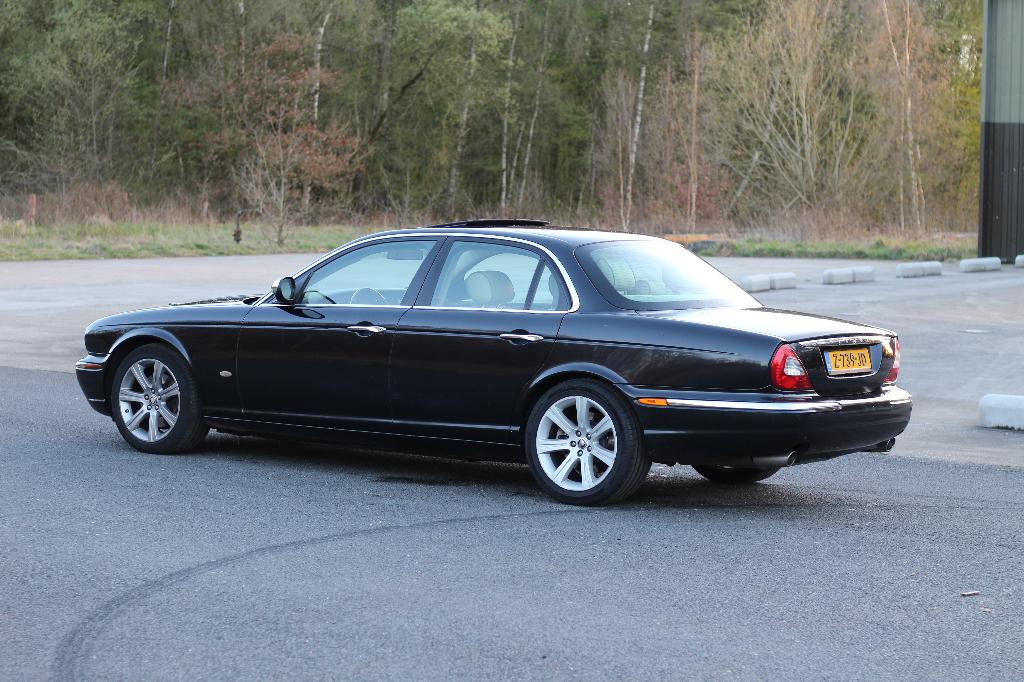 Jaguar XJ