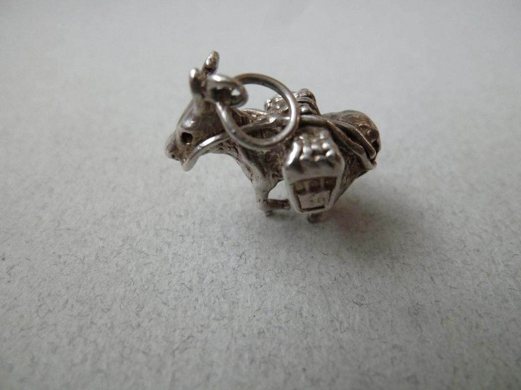 Oude bedel zilver Pakezel Ezelin Lastdier gemerkt, Verzenden, Zilver, Hanger