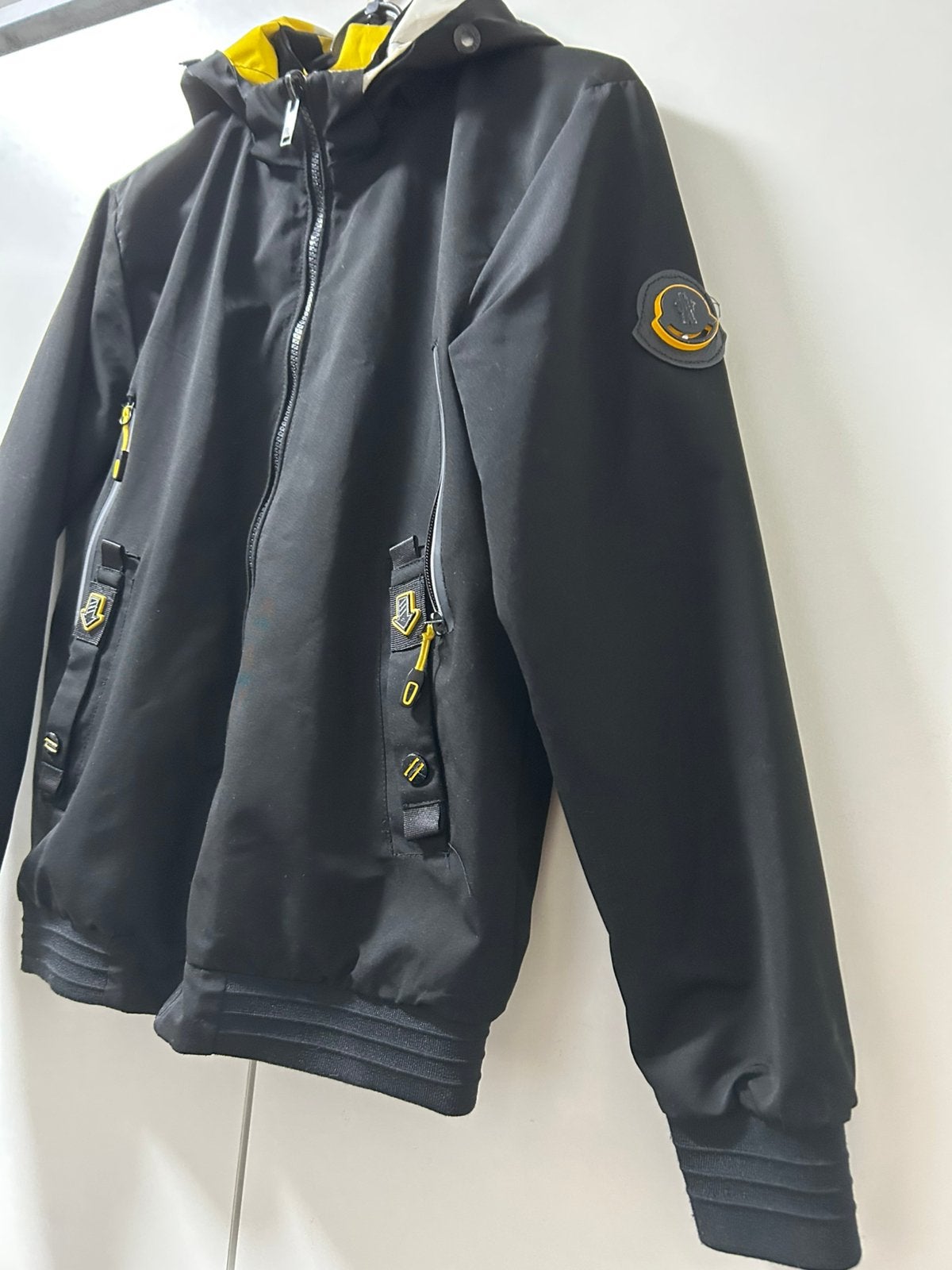 Moncler jas tekoop, Ophalen, Zo goed als nieuw, Maat 46 (S) of kleiner, Zwart