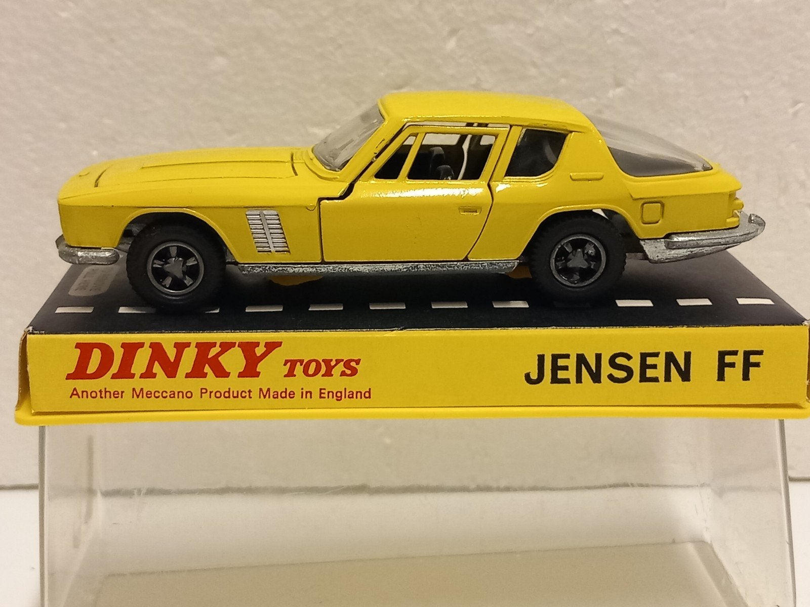 Oude Dinky Toys 1:43 Jensen FF geel in doos., Ophalen of Verzenden, Zo goed als nieuw, Auto, Dinky Toys