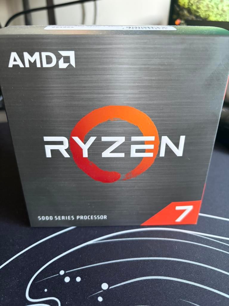 GLOEDNIEUWE AMD Ryzen 7 5800X, Computers en Software, Processors, Ophalen of Verzenden, Nieuw, 8-core, 4 Ghz of meer