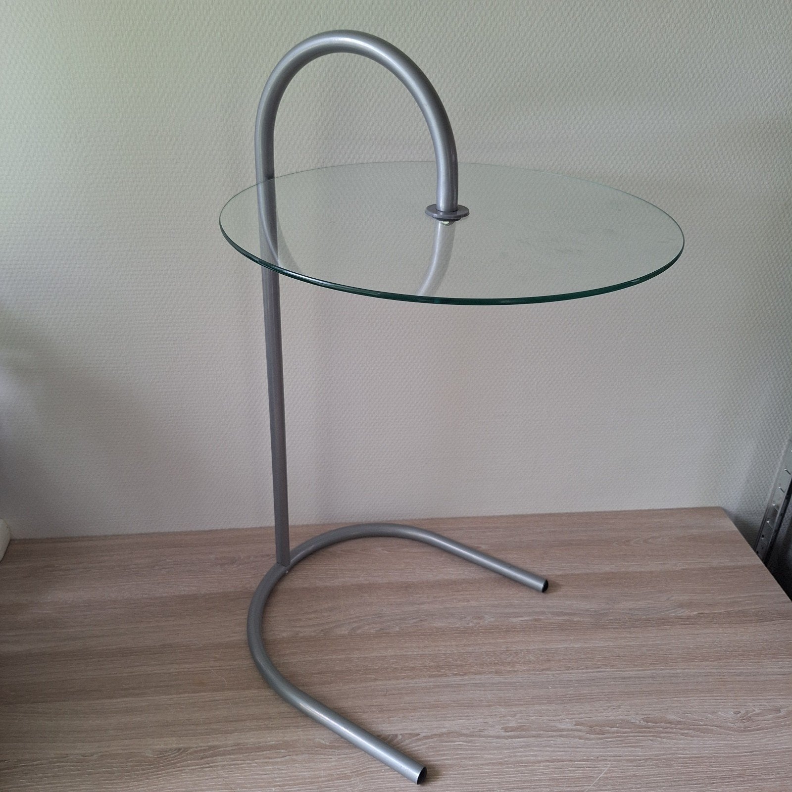 Vintage Ikea Ry design bijzettafel chroom/glas Memphis 80s, Huis en Inrichting, Minder dan 55 cm, Rond, Ophalen of Verzenden, 60 cm of meer