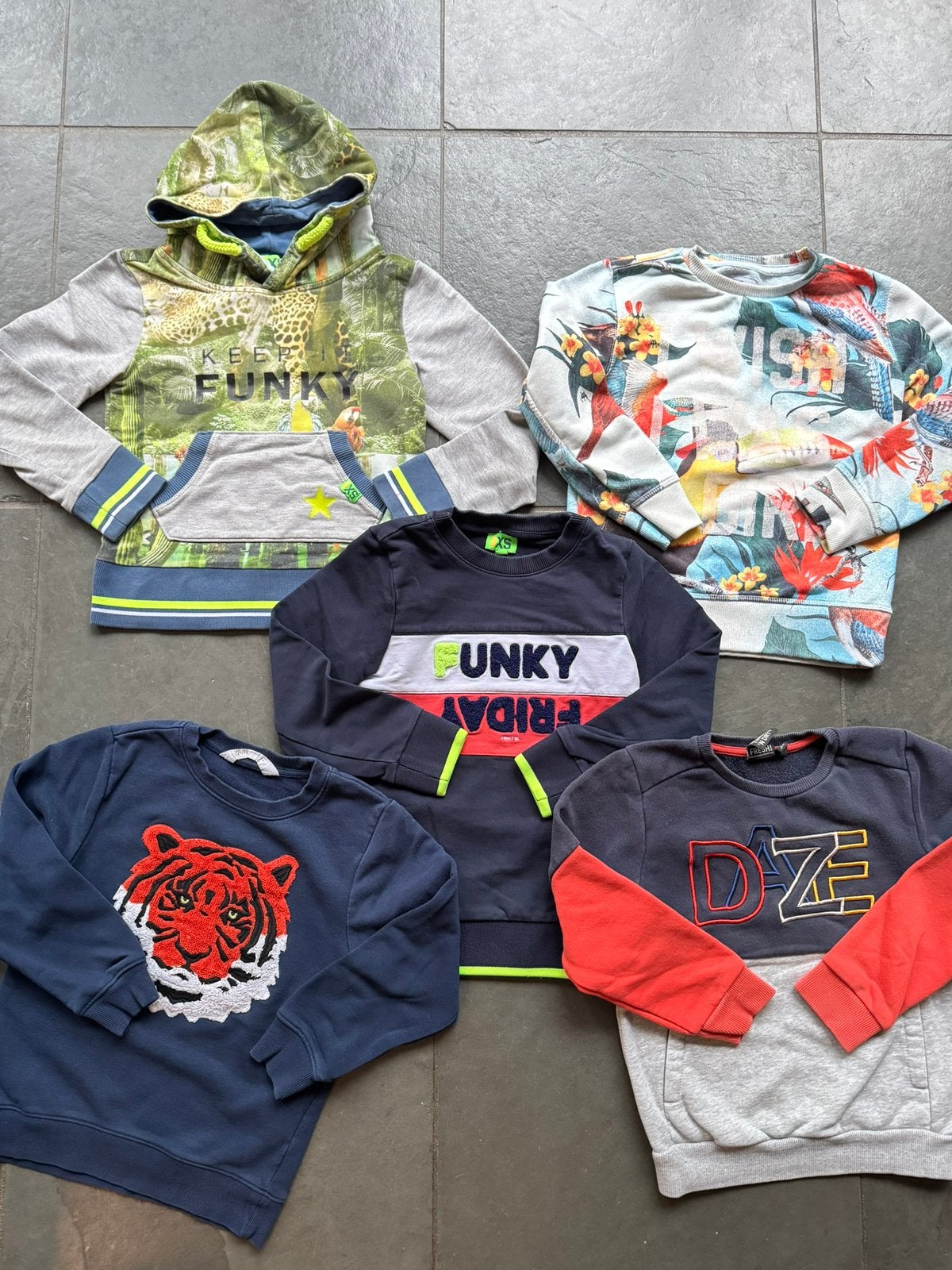 Sweaters 110/116, Ophalen, Zo goed als nieuw