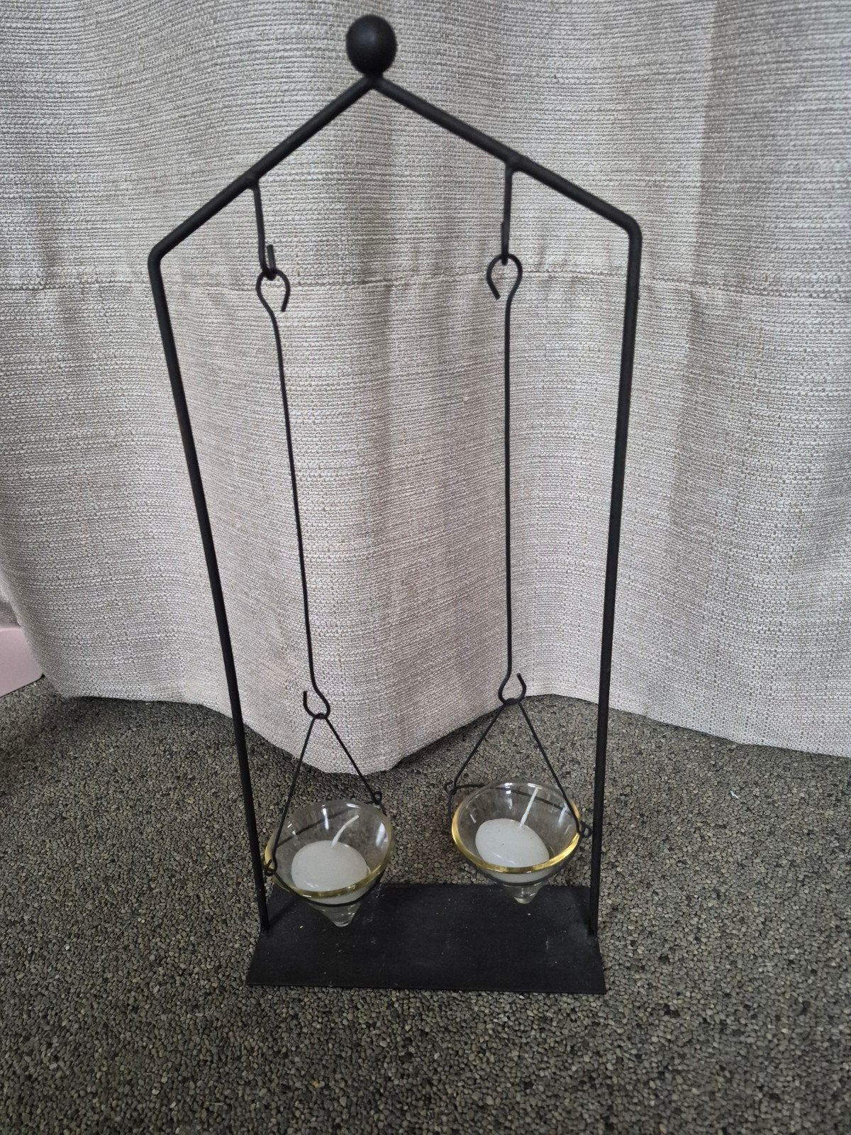 Zwarte metalen kandelaar met twee glazen houders, Gebruikt, Ophalen of Verzenden, Metaal, Kandelaar