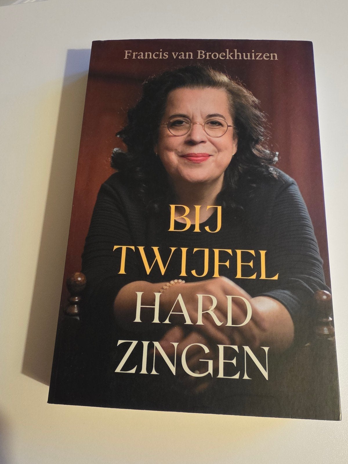 Bij Twijfel Hard Zingen - Francis van Broekhuizen, Ophalen of Verzenden, Zo goed als nieuw, Francis van Broekhuizen