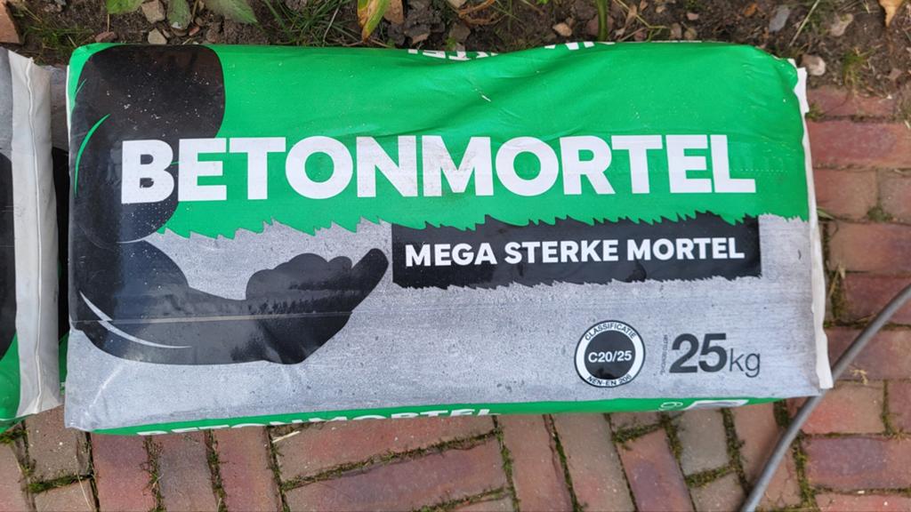 4 zakken betonmortel, Doe-het-zelf en Verbouw, Overige Doe-het-zelf en Verbouw, Ophalen, Nieuw