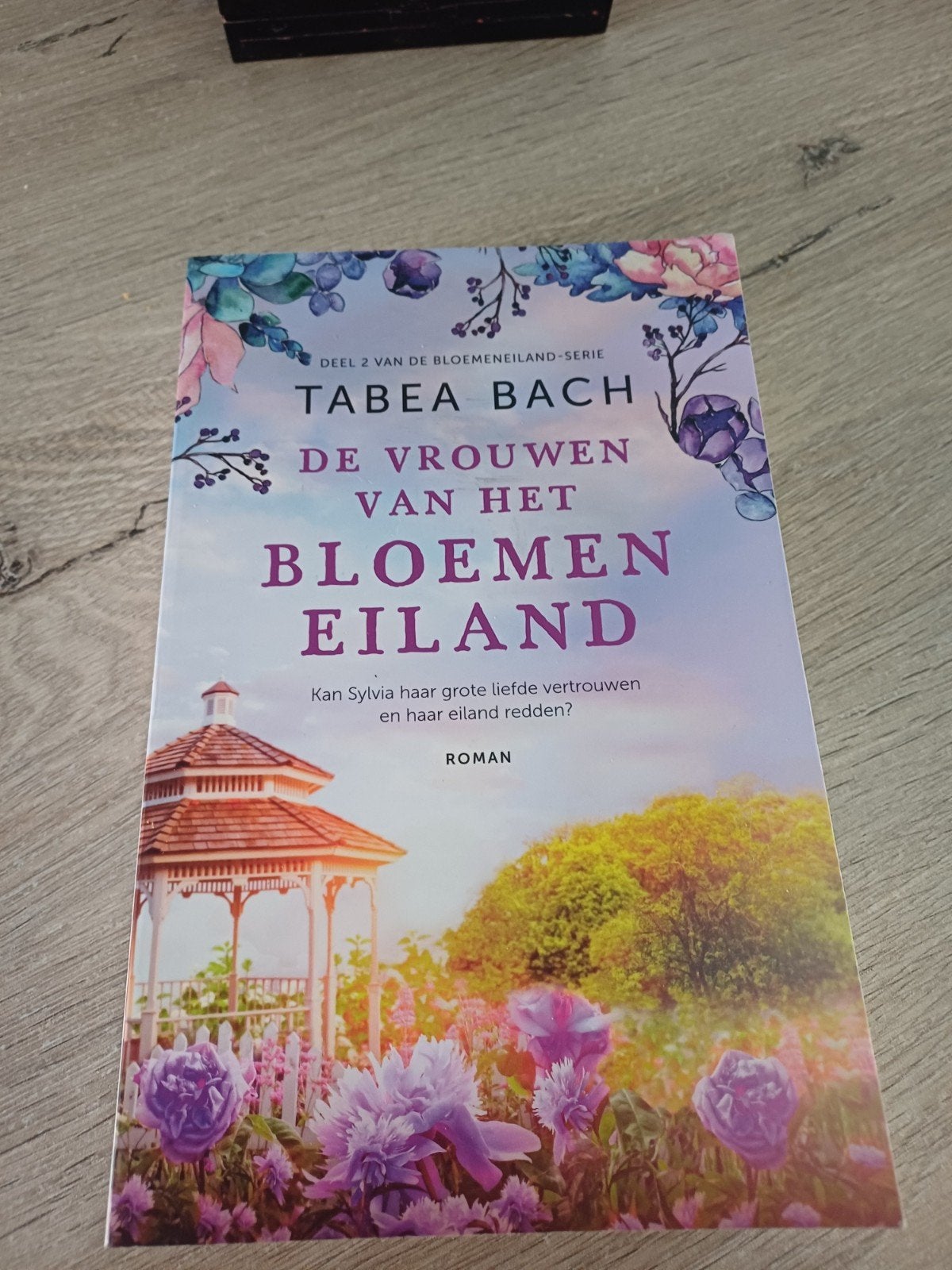 De vrouwen van het bloemeneiland / Tabea Bach, Boeken, Ophalen of Verzenden, Zo goed als nieuw