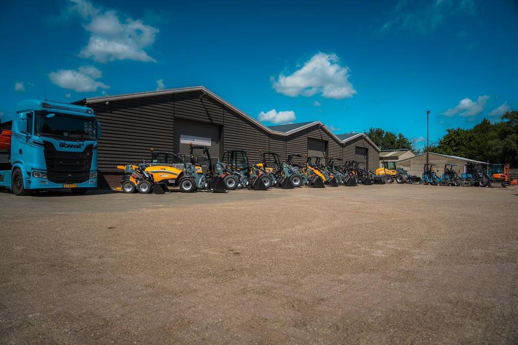 Giant G2700 HD + minishovel / kniklader 2025, Zakelijke goederen, Machines en Bouw | Kranen en Graafmachines, Tobroco, Info@tobroco.nl