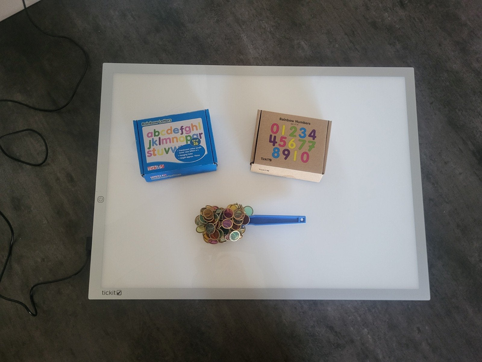 Tickit Lichtpaneel A2 met letters, cijfers en tel-fiches, Kinderen en Baby's, Ophalen, Zo goed als nieuw, Knutselen, Met licht