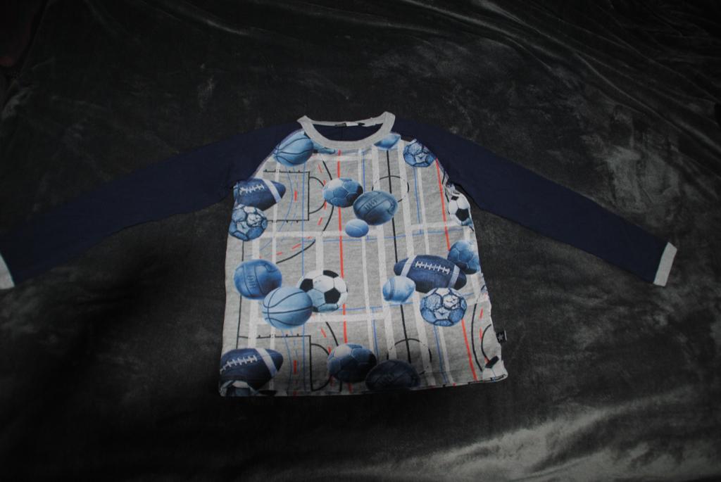 Molo longsleeve met ballenprint, maat 140, zo goed als nieuw, Molo, Ophalen of Verzenden, Zo goed als nieuw, Shirt of Longsleeve