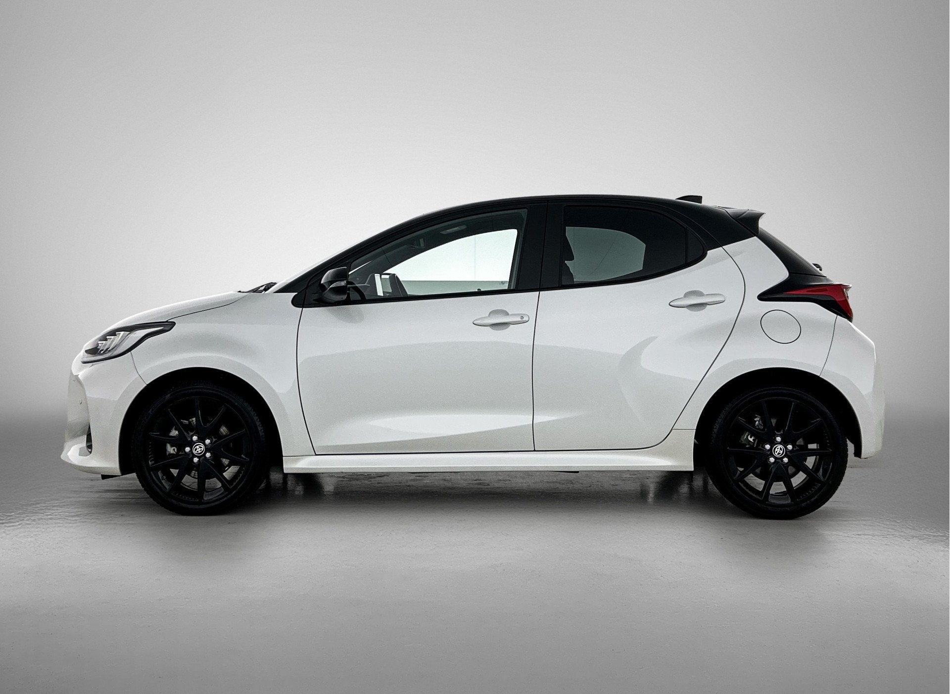 Toyota Yaris 1.5 Hybrid Executive + | Dealer Onderhouden | J, 12 maanden, 450 kg, Gebruikt, Bedrijf