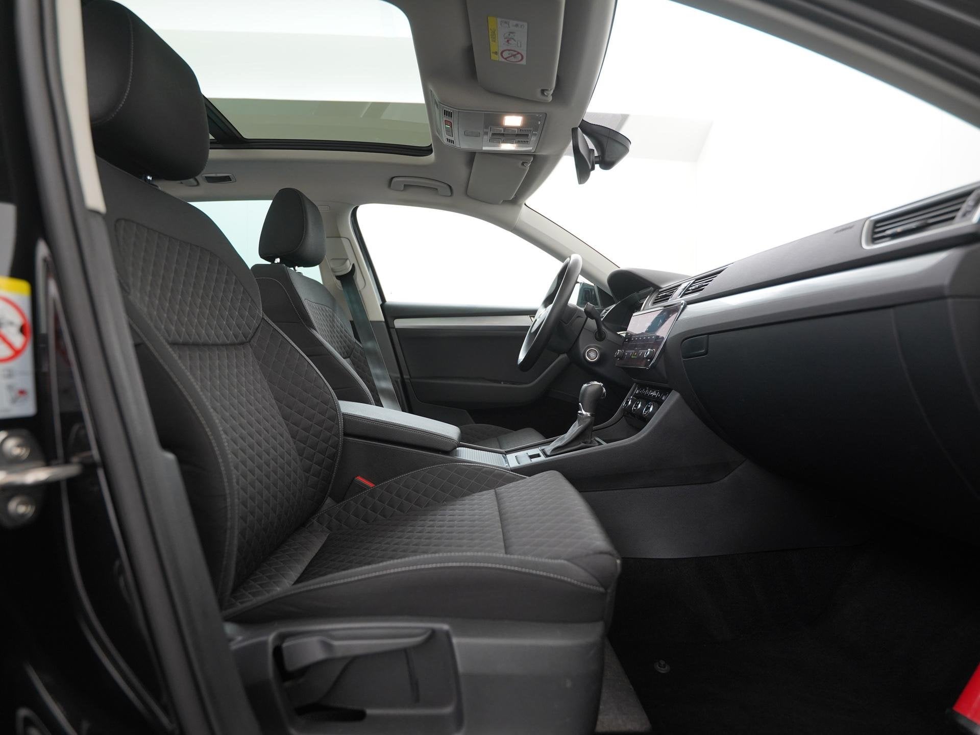 Skoda Superb Combi 1.4 TSI iV Business Plus | Panoramadak |, Auto's, Gebruikt, Zwart, Hybride Elektrisch/Benzine, 1600 kg