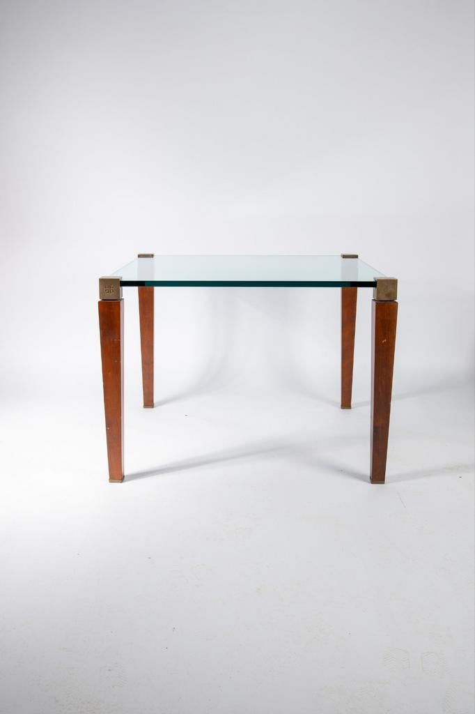 Vintage T56/2 salontafel met glazen blad en houten poten, Ophalen