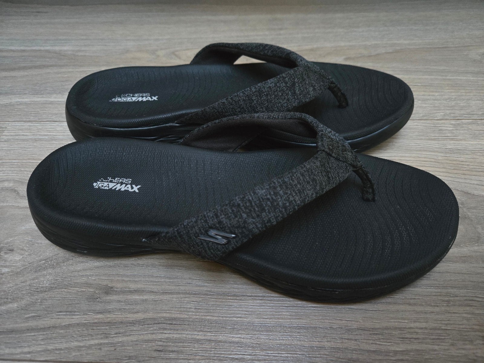 Skechers goga max slippers maat 41, Slippers, Skechers, Ophalen of Verzenden, Zo goed als nieuw