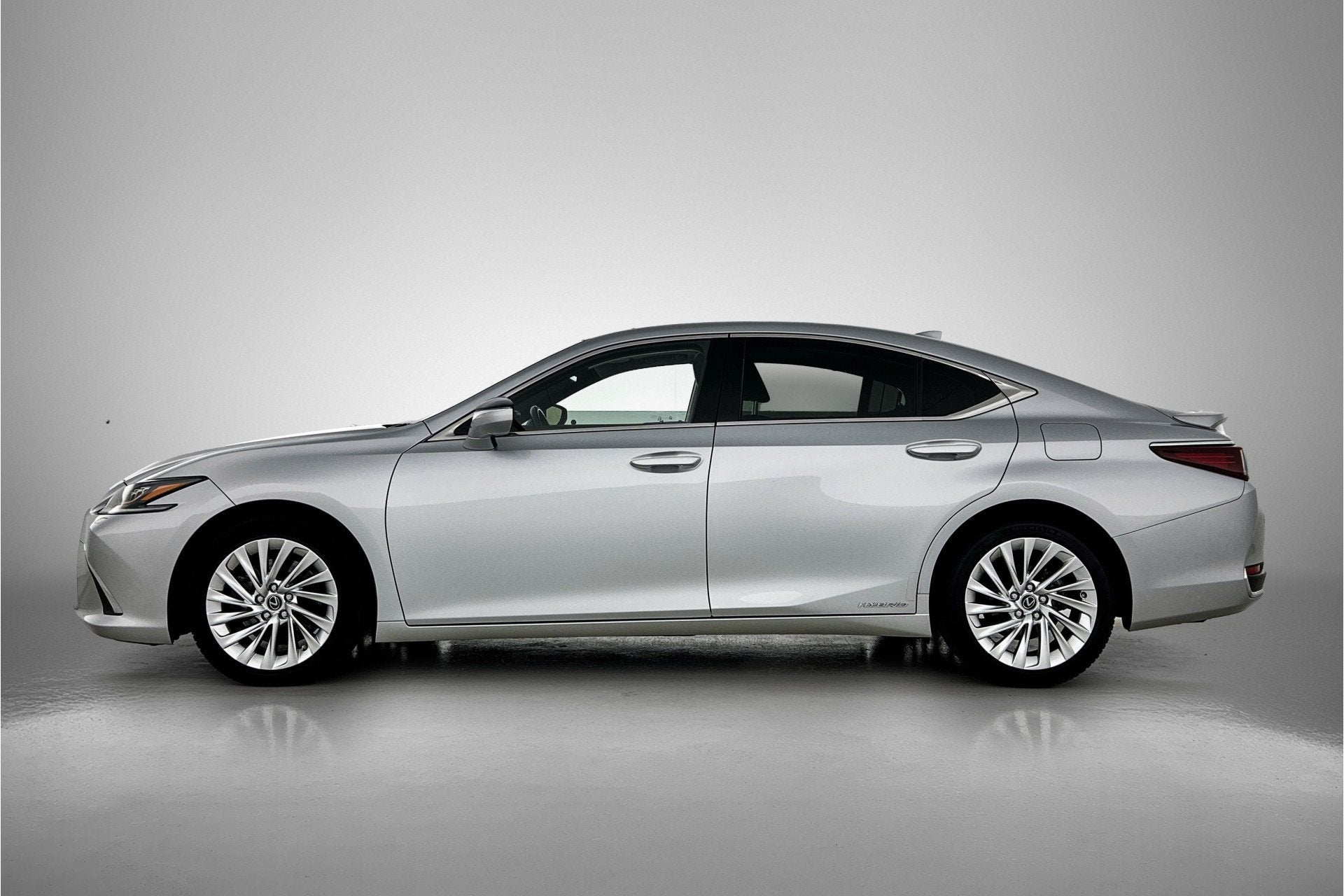 Lexus ES 300h President Line | Mark Levinson | 360 Camera |, 12 maanden, Gebruikt, 4 cilinders, 1655 kg