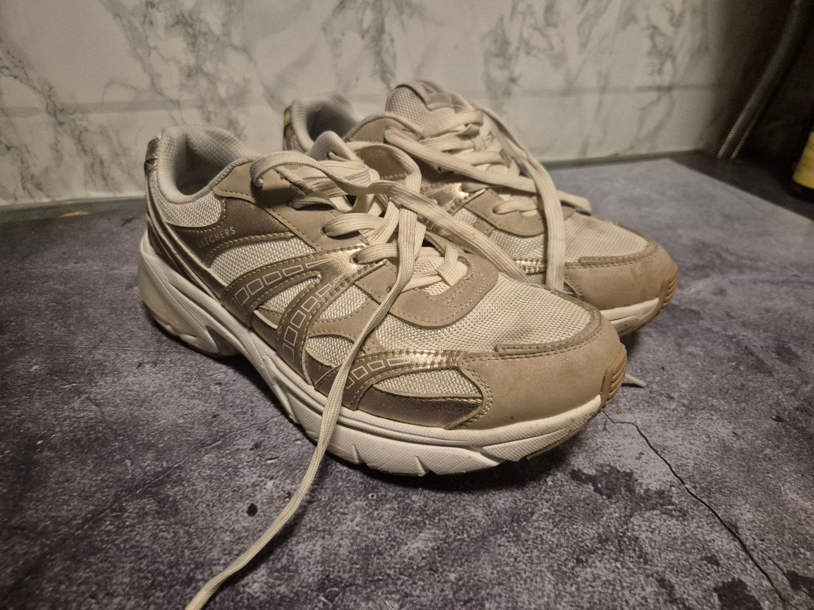 Skechers Shadow Stellar 90 maat 40, Skechers, Beige, Ophalen of Verzenden, Sneakers of Gympen
