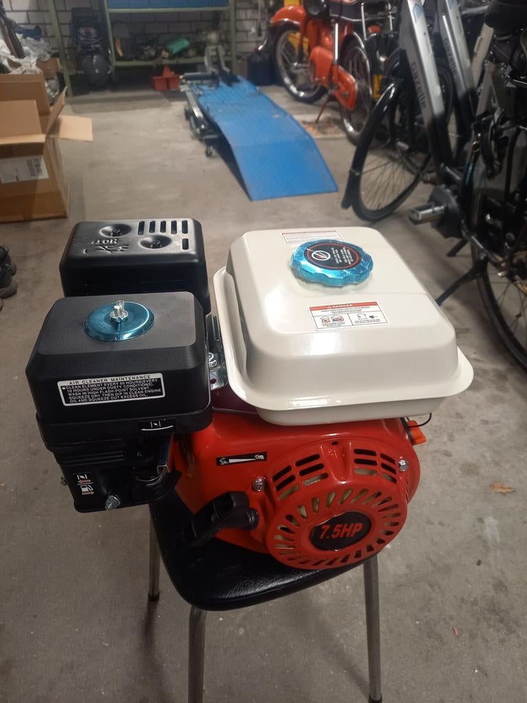 Nieuwe stationaire benzine motor 212 CC 7,5 pk, Ophalen of Verzenden, Nieuw, Benzinemotor, 1800 rpm of meer