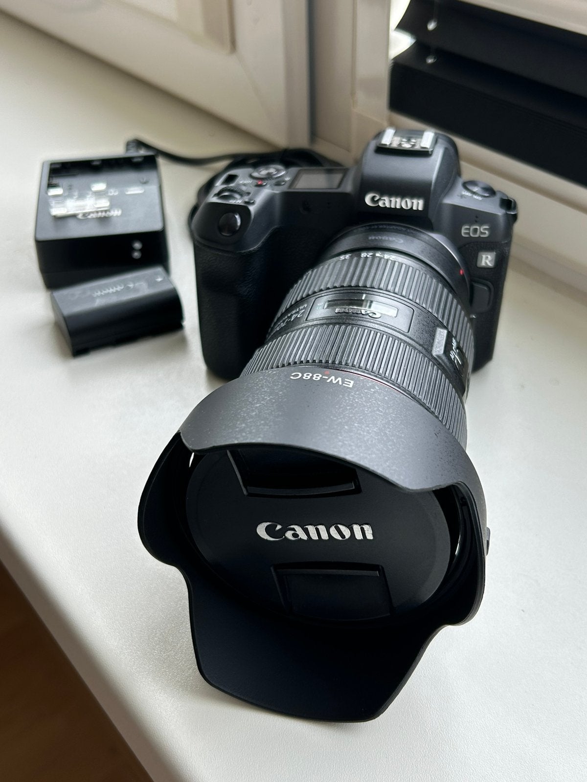 canon eosR met Canon EF 24 70 2.8 en origineel adapter, Ophalen of Verzenden, Zo goed als nieuw