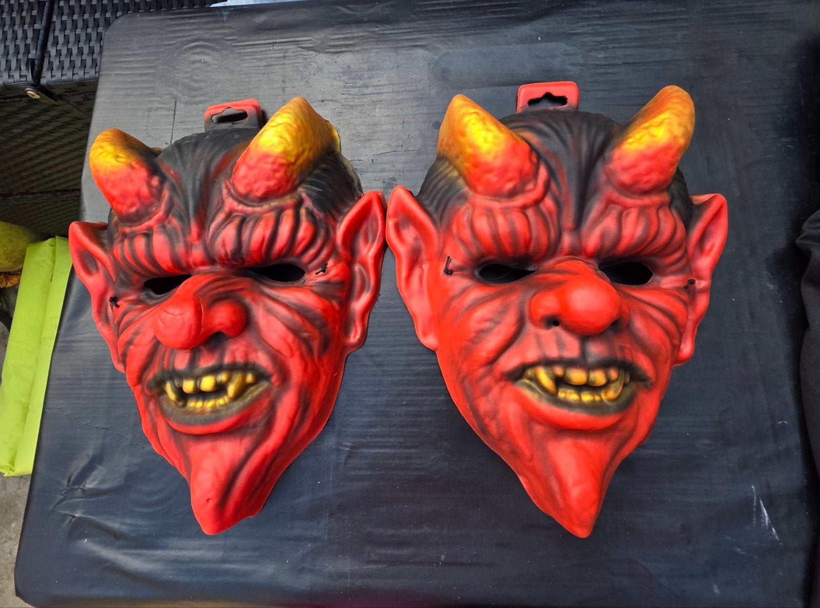 Duivelsmaskers - Perfect voor Halloween of Carnaval!, Ophalen of Verzenden, Zo goed als nieuw, Feestartikel, Halloween of Griezel