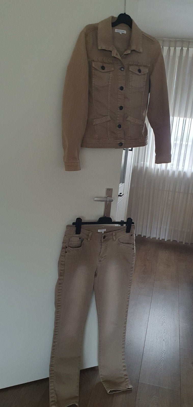 Tramontana 2 delig broekpak M/L, Kleding | Dames, Jasjes, Kostuums en Pakken, Tramontana, Ophalen of Verzenden, Zo goed als nieuw