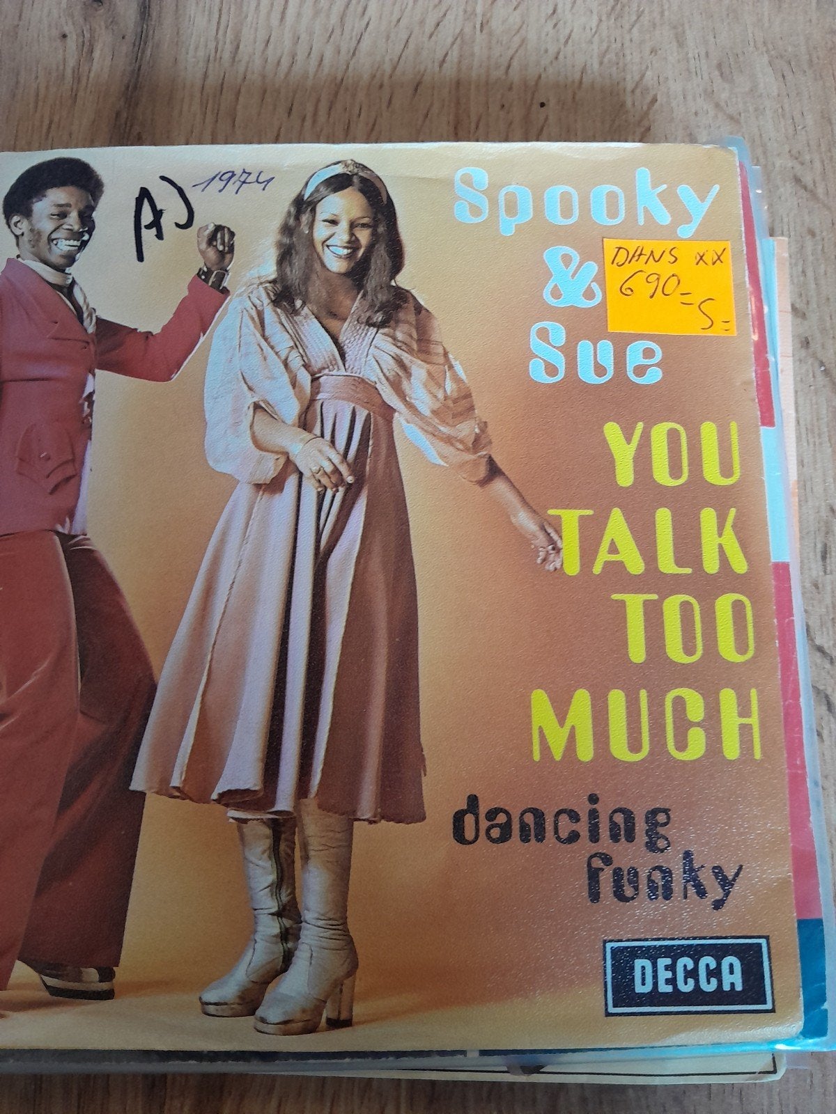 spooky & sue 7inch you talk too much, Ophalen of Verzenden, Zo goed als nieuw, Pop