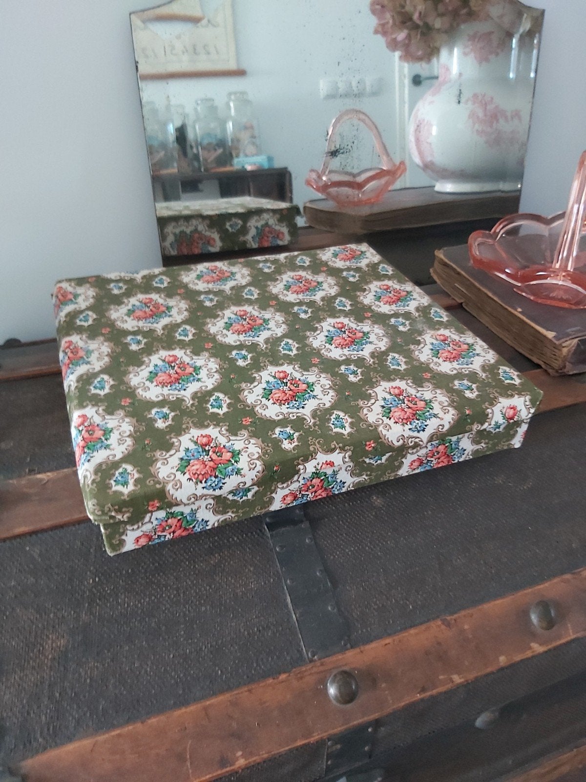 Oude brocante gestoffeerde doos roze blauwe bloemen vakjes., Antiek en Kunst, Ophalen of Verzenden