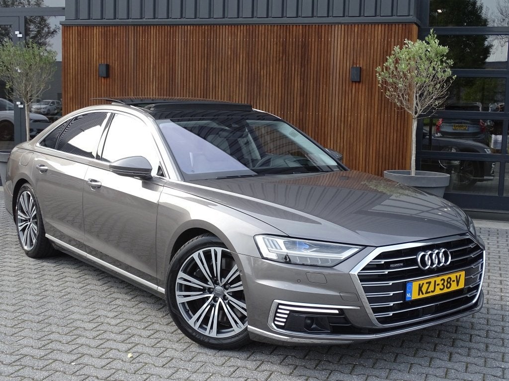 Audi A8 60 TFSie 462PK S-Line / B&O / TV's / softclose / Mas, Auto's, Automaat, Dealer onderhouden, 14 kWh, Gebruikt