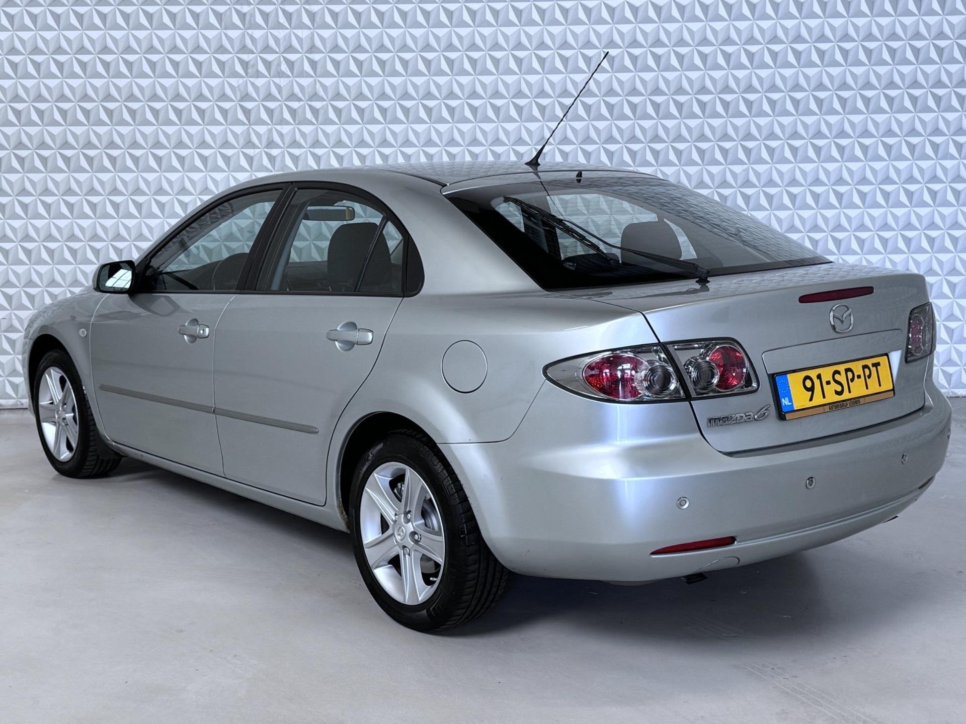 Mazda 6 Sport 2.0i AUTOMAAT PROBLEEM + nette staat! (2006), Auto's, Mazda, Stof, Gebruikt, Zwart, 4 cilinders