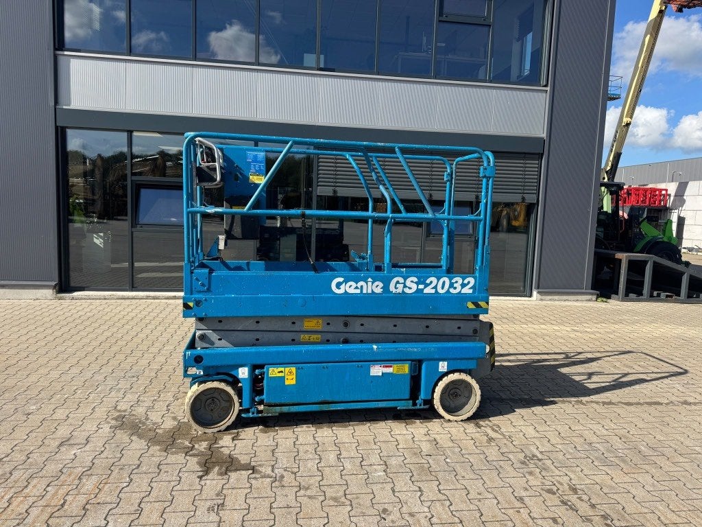 Genie GS 2032 (bj 2000), Zakelijke goederen