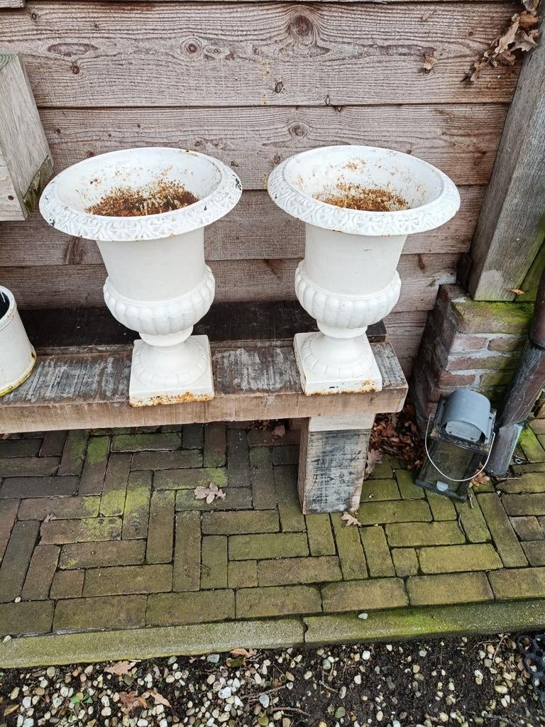 Set van 2 Gietijzeren Vazen - Klassiek Wit, Ophalen of Verzenden